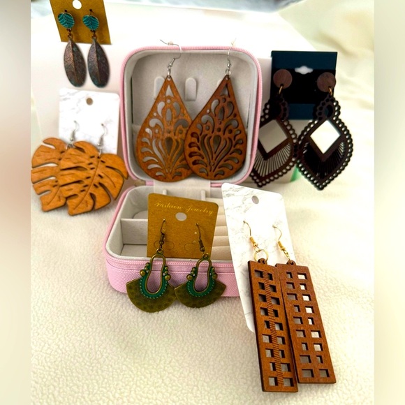 Jewelry - Bundle of 6 earrings NWT
